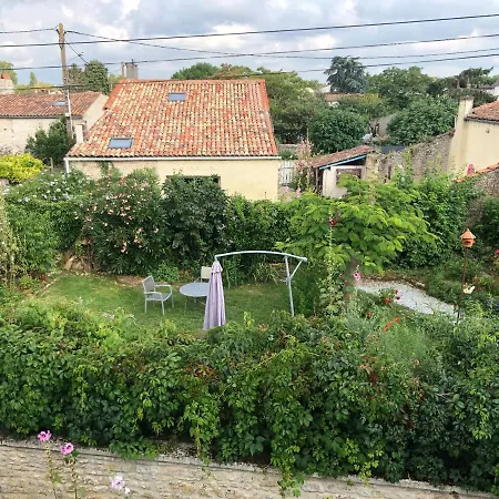 D'hotes Just Luzac شقة *